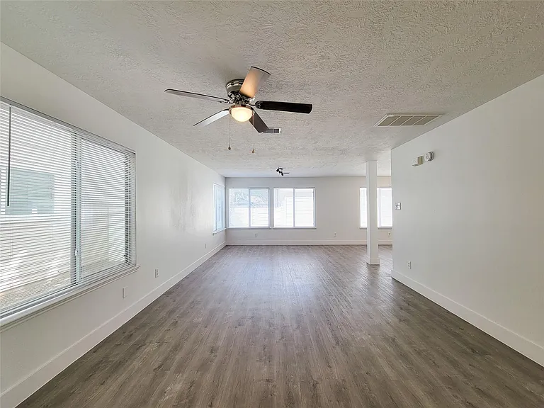 10030 Farrell Dr — Photo 5