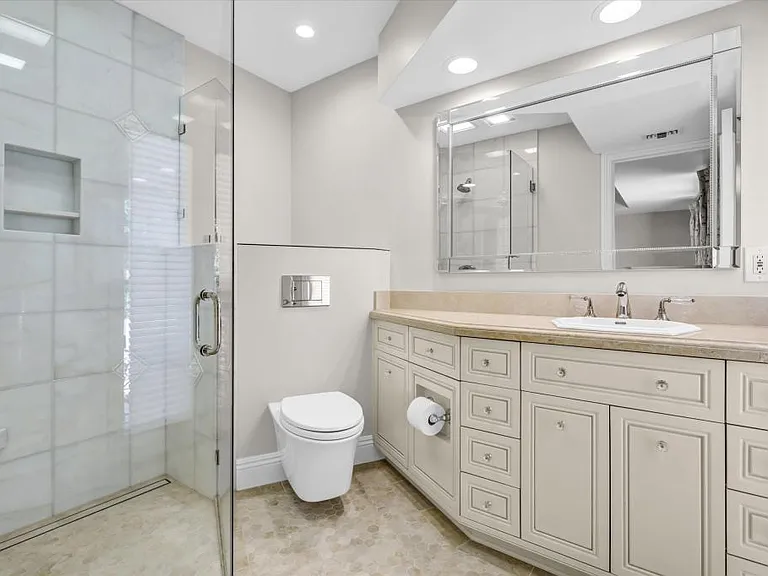 1070 Granville Dr — Photo 17