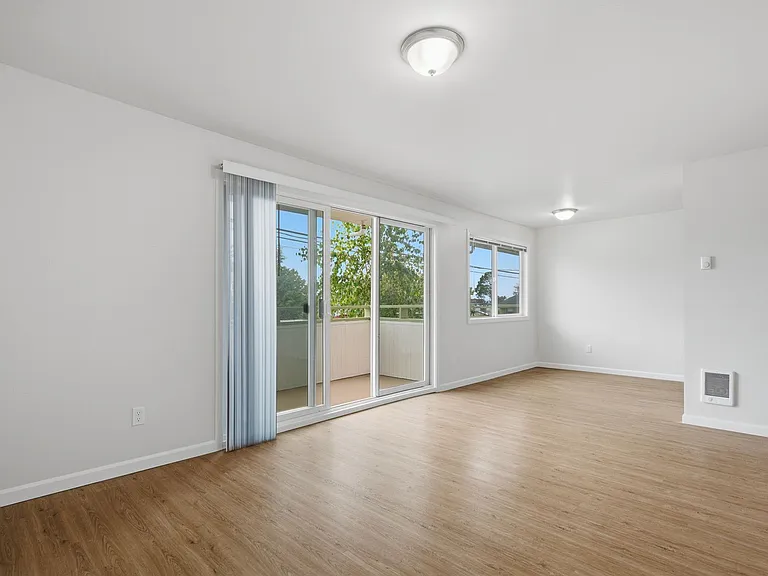 Green Acres Apartments — Photo 14