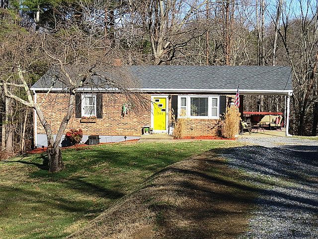 1st image of 744 Oakcrest Cir