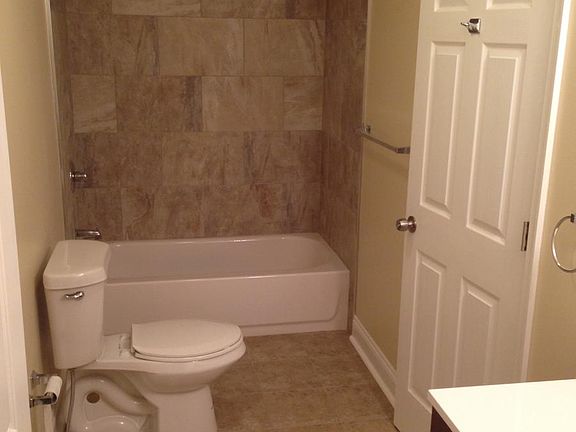4th image of 2252 Bryn Mawr Ave