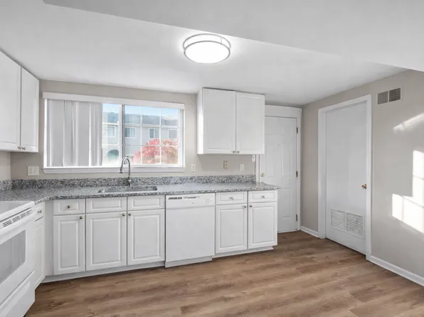 425 Donovan St APT 4, South Lyon, MI 48178