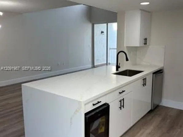 9735 NW 49th Ter, Miami, FL