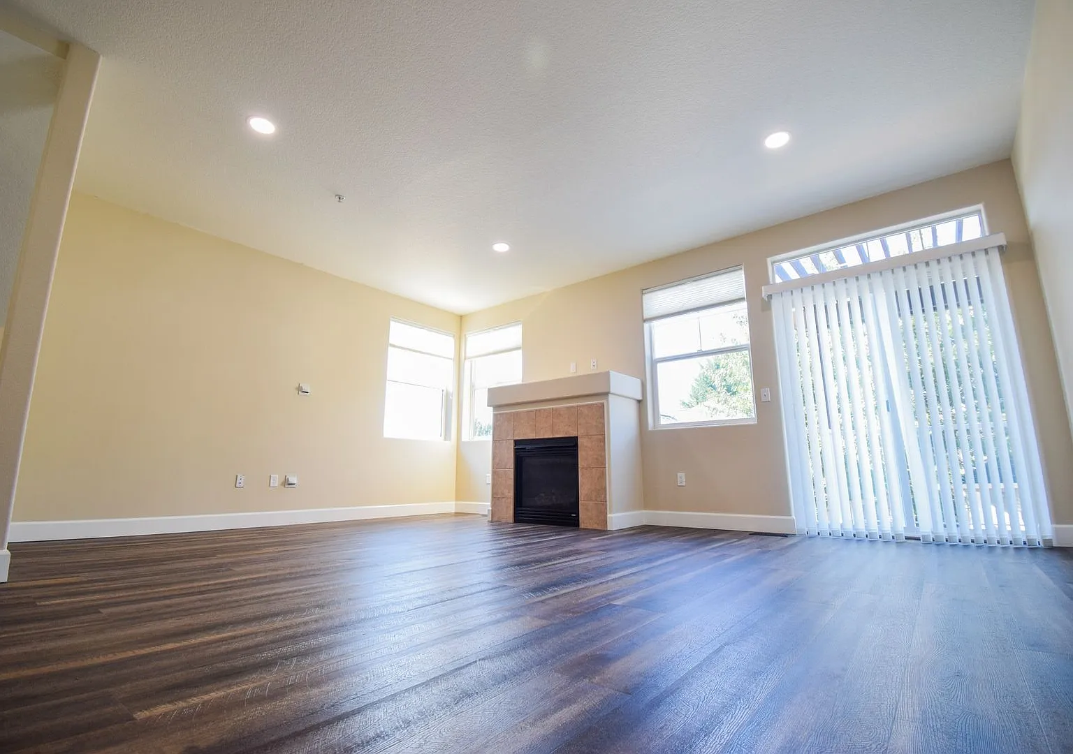 Beautiful Condo! Wonderful Neighborhood! — Photo 2