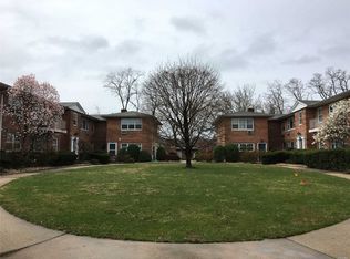 84 Shore Rd #D1, Pt Washington, NY 11050