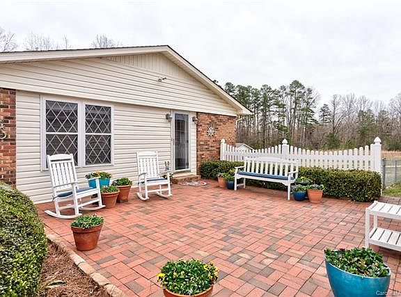 4th image of 1914 Wisteria Ln