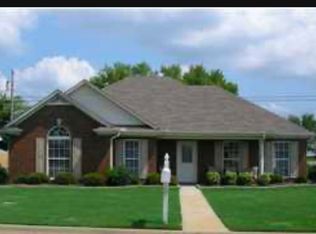 201 Jackson Dr, Muscle Shoals, AL 35661