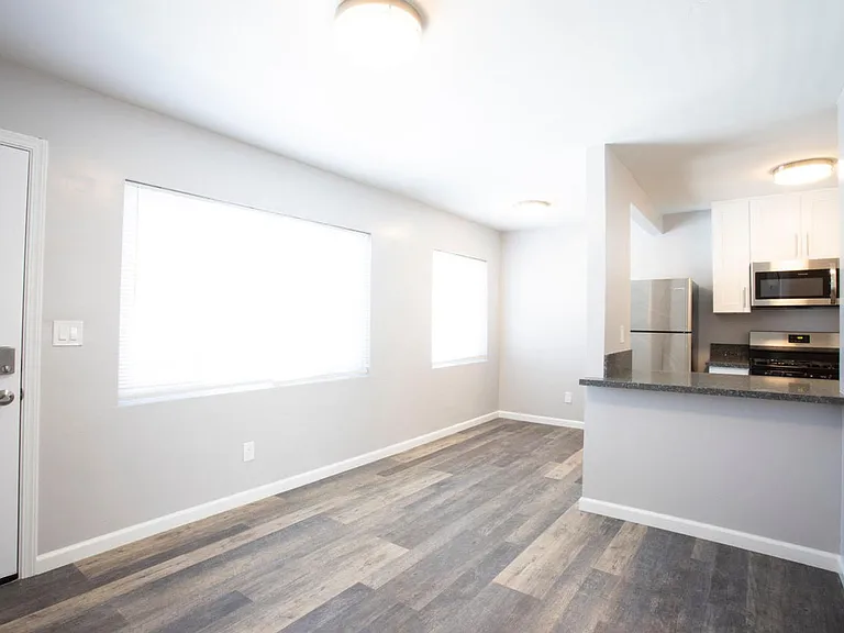 3853 Cherokee Ave — Photo 10