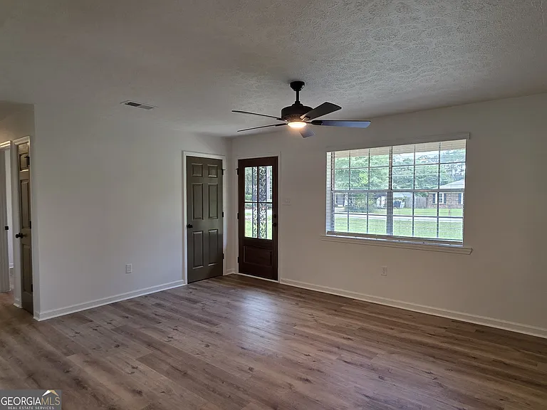 205 Whitehall Ave — Photo 3