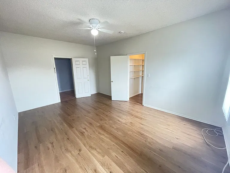 515 E Valencia Ave — Photo 7