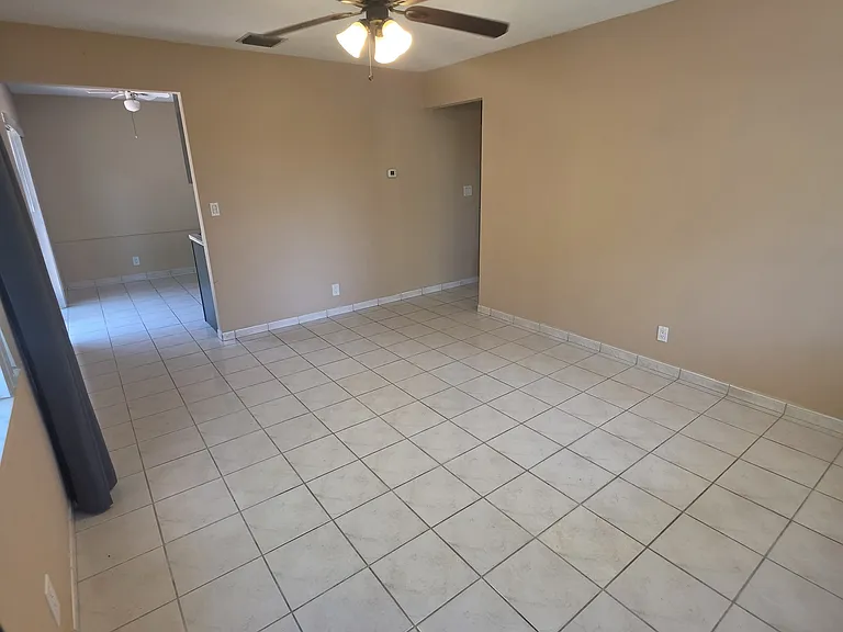 812 NE 2nd St #2 — Photo 15