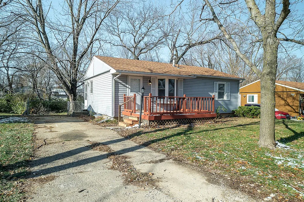 825 SE Eastgate Drive - 1 — Photo 1