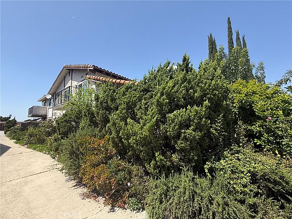 3rd image of 1417 Jellick Ave