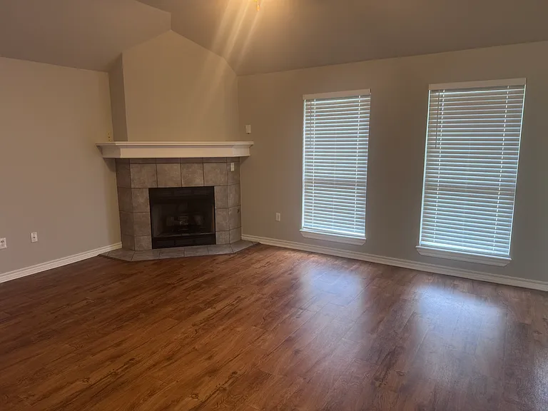 2412 NW 157th Ter — Photo 3