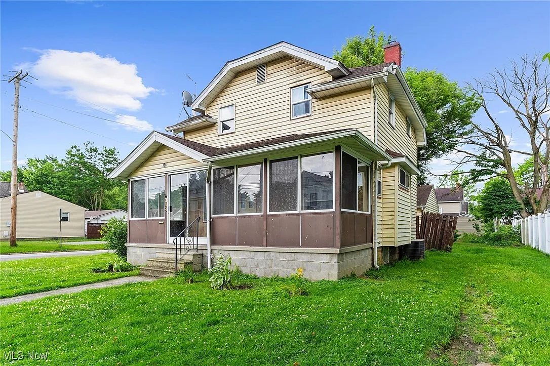 348 Arlington Blvd photo 1