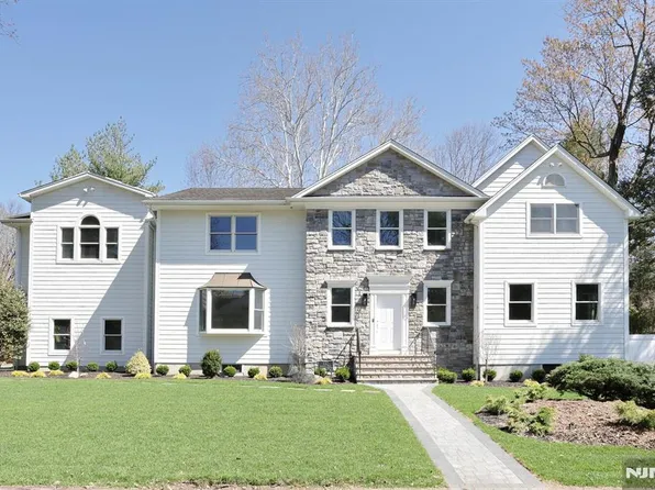 337 Franklin St, Haworth, NJ 07641