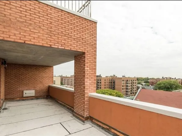 423 Ocean Parkway image 8 of 9