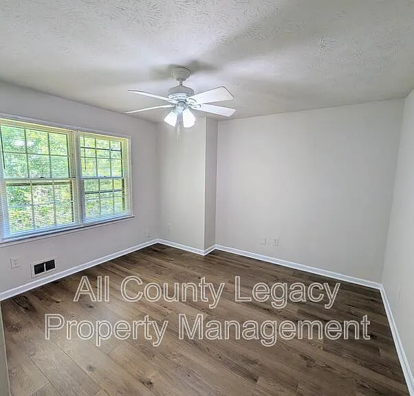 1422 Fairfield Dr SW — Photo 11