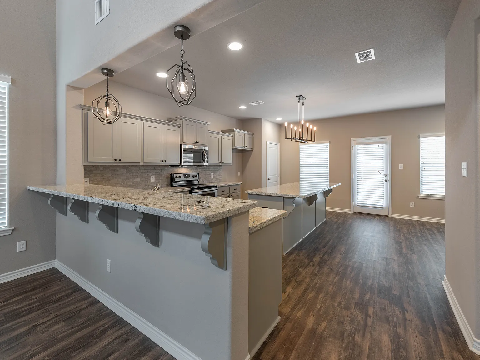 5 bed, 5.5 bath, 2159 sqft, $3,600 — Photo 4