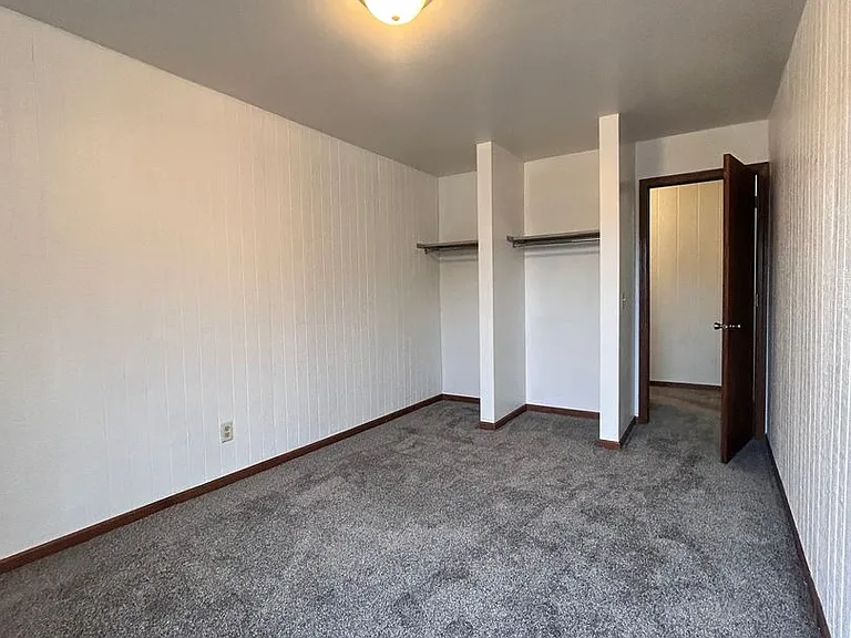 920 Richard Dr — Photo 13