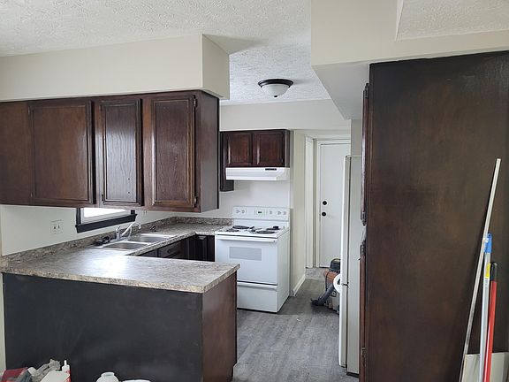 3rd image of 3407 Briar Oak St