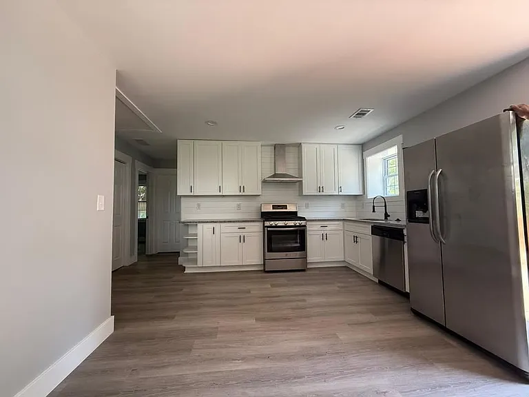 1099 Center St SW #C — Photo 2