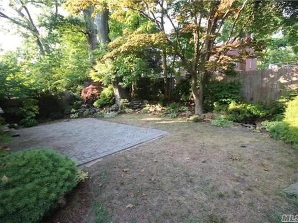 221-07 Hartland Avenue image 1 of 17