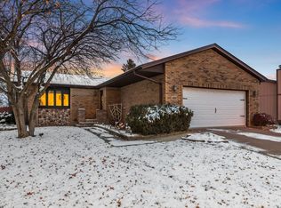 808 Sundown Rd, South Elgin, IL 60177