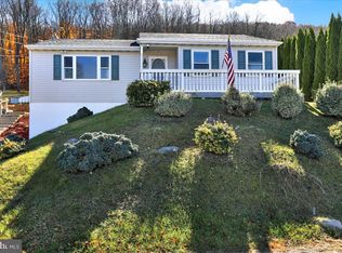 496 E Bacon St, Pottsville, PA 17901