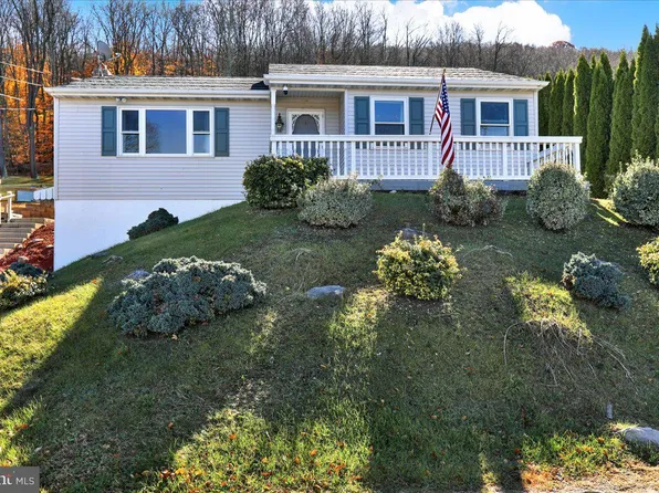 496 E Bacon St, Pottsville, PA 17901