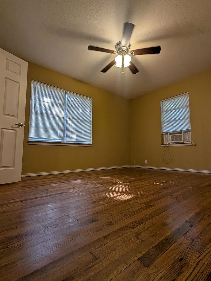 Quaint 3/2 on large shaded lot in Azle! Summer MoveIn Special! — Photo 3