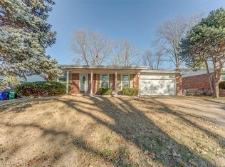 11746 Macrinus Dr, Florissant, MO 63033