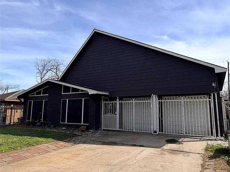 618 Sulphur St — Photo 1