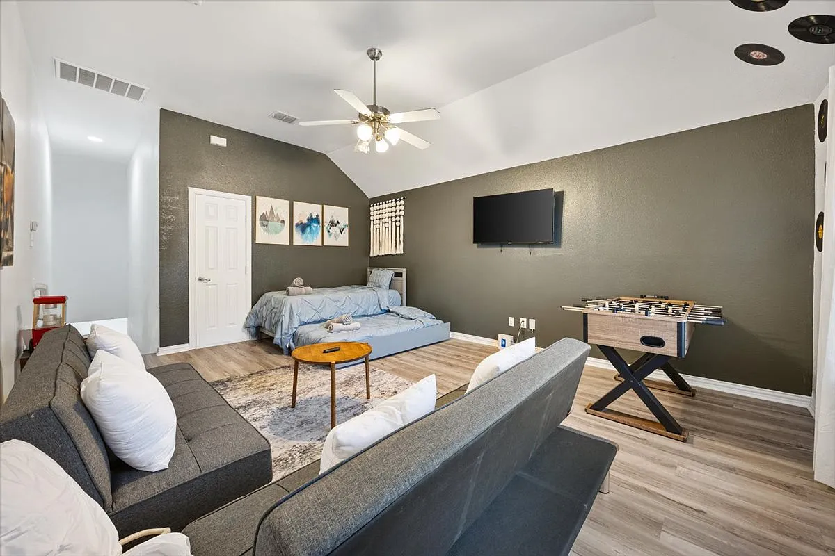 5 bed, 2498 sqft, $6,500 — Photo 3