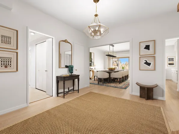 650 Park Avenue image 9 of 34