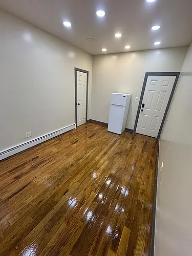 154 Clarence St #2 Photo 1