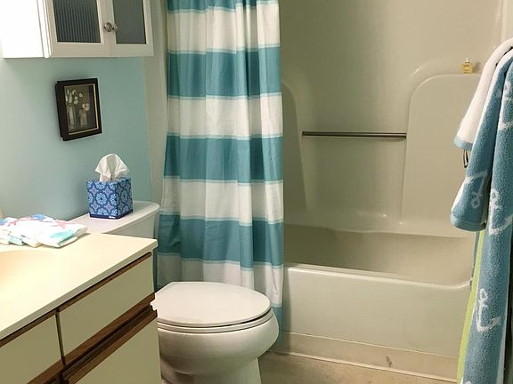 4th image of 1615 S Lake Park Boulevard #1105