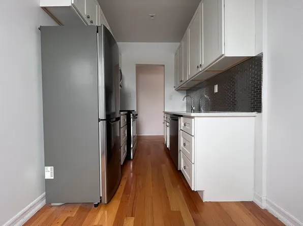 815 East 14th Street 4L image 2 of 5