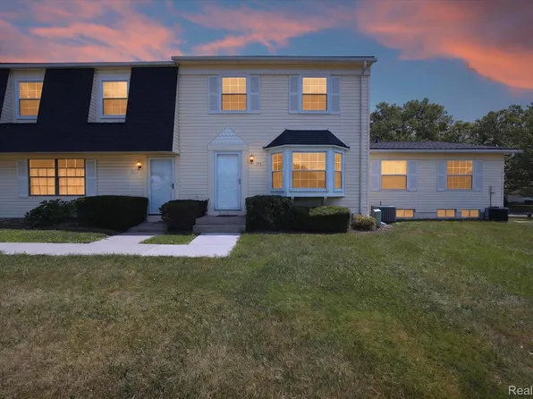 269 Lake Village Dr, Walled Lake, MI 48390