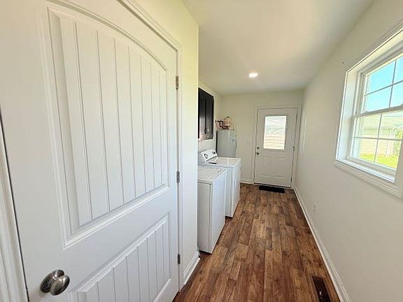 4th image of 900 Howser Rd