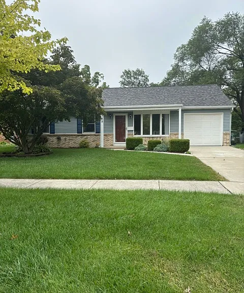 1785 Parkway Dr N — Photo 2