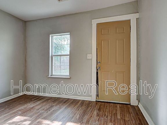 5th image of 1801 E Madison St
