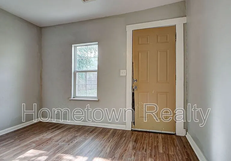 1801 E Madison St — Photo 5