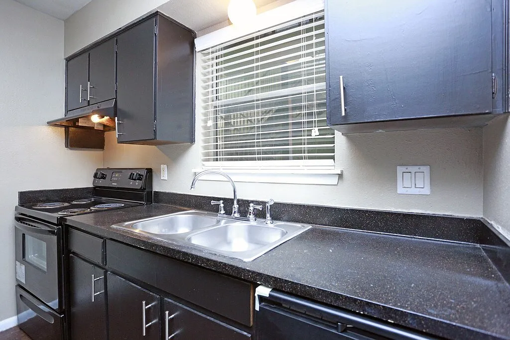 Greenview Apartments — Photo 4