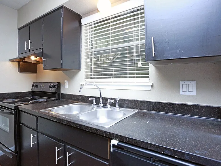 Greenview Apartments — Photo 4