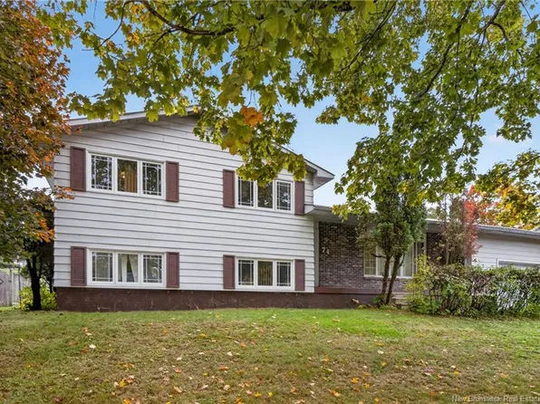74 Talisman Cres, Fredericton, NB E3C 1L9