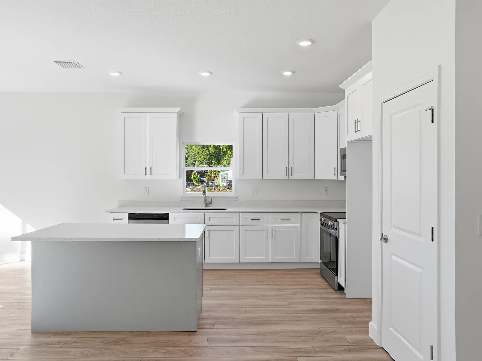 3 bed, 1708 sqft, $2,500 — Photo 4