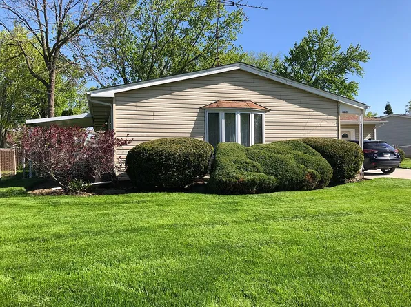 36531 N Douglas Ter, Gurnee, IL 60031