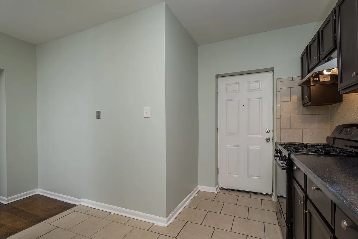 Building Photo - 7030 S Paxton Ave #2A
