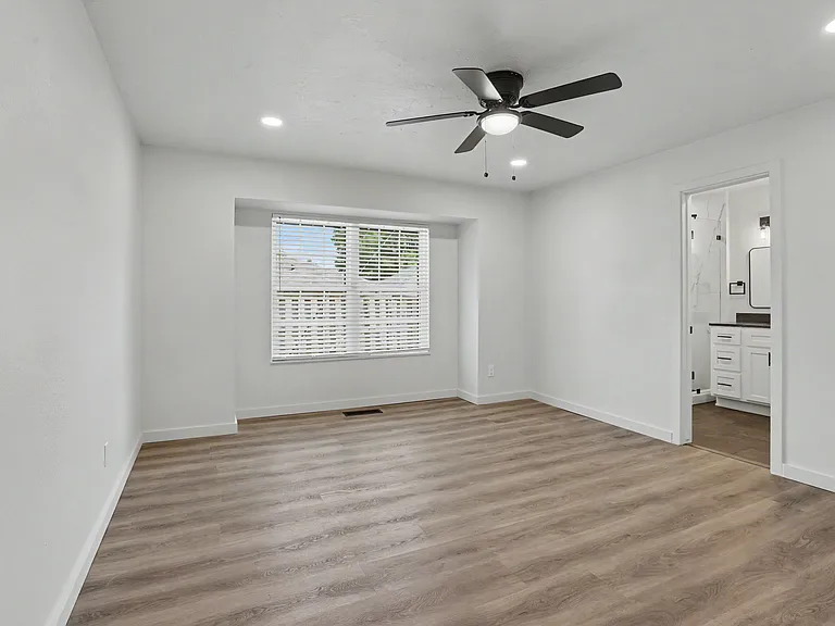 5900 N Ross Ave #2 — Photo 23